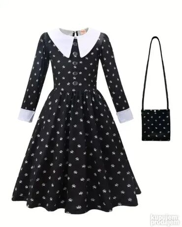 Kostimi za maskenbal: Sa kragnicom i cvetićima - dizajn kao iz filma Wednesday Adams family — 10