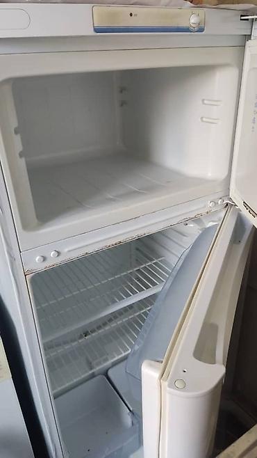 indesit: Продаю НЕ рабочий Холодильник Indesit белого цвета с двумя камерами — 1