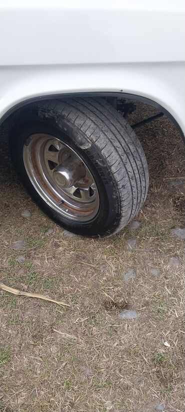 Digər avtomobillər: Məhsul: Klassik sedan avtomobil (ağ rəng), mexaniki ötürmə Təsvir: - — 1