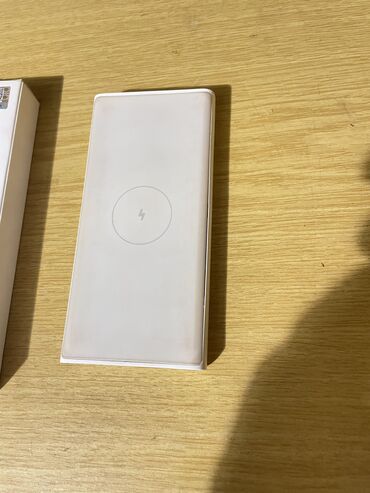 Внешние аккумуляторы: Power bank от Xiaomi на 10000 mAh с беспроводной зарядкой, комплект