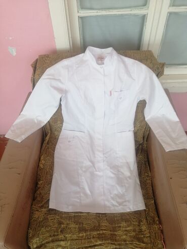 Tibbi geyim: Salam aleykum Kişi ve Qadin ücün az geyinilmiş tibbi xalatlar satiram -da lalafo.az — 3 Tibbi geyim: Salam aleykum Kişi ve Qadin ücün az geyinilmiş tibbi xalatlar satiram — 3