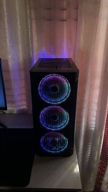 Masaüstü kompüterlər və iş stansiyaları: Oyun üçün masaüstü komputer Parametler: - GPU: PowerColor AMD RX — 3