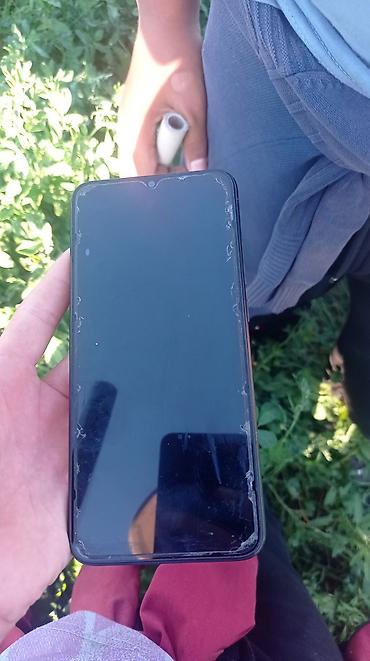 аккаунт mlbb: Смартфон с крупным безрамочным экраном и каплевидным вырезом под — 3