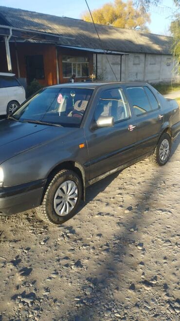 Volkswagen: Volkswagen Vento: 1.8 л, Механика, Бензин