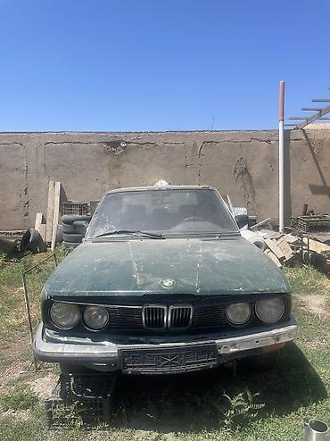 капот машины: BMW 5‑Series E28 2,4 турбина - Кузов седан E28, классическая — 1