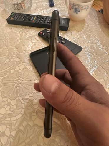 Apple iPhone: IPhone 11, 64 GB, Qara — 7