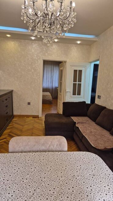 Uzunmüddətli kirayə mənzillər: 20 yanvar və əcəmi metrolarına yaxın,Qiziltac restoranin arxası,240 — 2