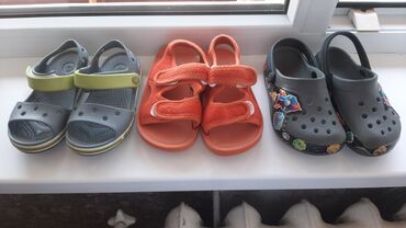 детская обувь 26 размер: Продаю crocs'ы размер с 9, за всё 2000