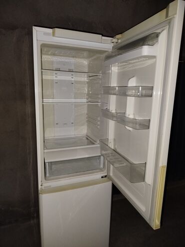 продаю холодильник бу: Samsung Soyuducu yaxşı vezyetde ancaq qazı zeifdi başqa heçbir