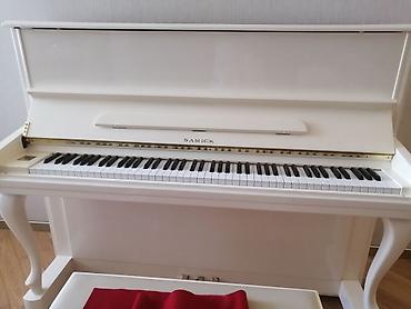 antik samdan: Samick vertical piano – klassik dizaynlı, ağ rəngdə parlaq korpus — 1