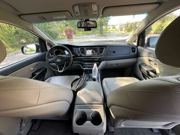 кия карневал: Kia Carnival/Grand Sedona — просторный 8‑местный минивэн черного