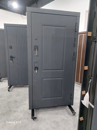 Giriş qapıları: Dəmir giriş qapıları – müasir dizayn və gücləndirilmiş təhlükəsizlik — 42