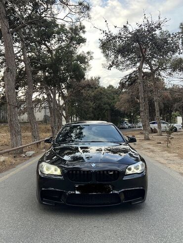 arx açan: BMW 5 Series F10 – M Performance üslubunda sedan - Kuzov: qara rəng