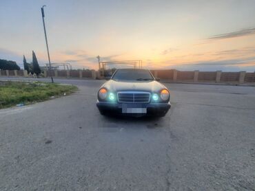 qezali masin: Mercedes-Benz E 220: 2.2 l | 1996 il Sedan