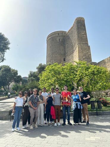 Xarici dil kursları: Xarici dil kursu, İngilis dili, Böyüklər üçün, Uşaqlar üçün, Daşıyıcı ilə, Danışıq klubu, IELTS/TOEFL