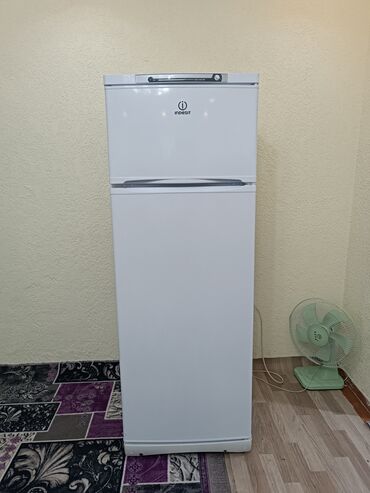 холодильник pepsi: Холодильник Indesit, Б/у, Двухкамерный, De frost (капельный), 60 * 170 * 60
