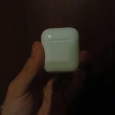 Qulaqlıqlar: Apple AirPods (2 Nd Gen) Sol qulaq itib biraz ləkələr və yazıları