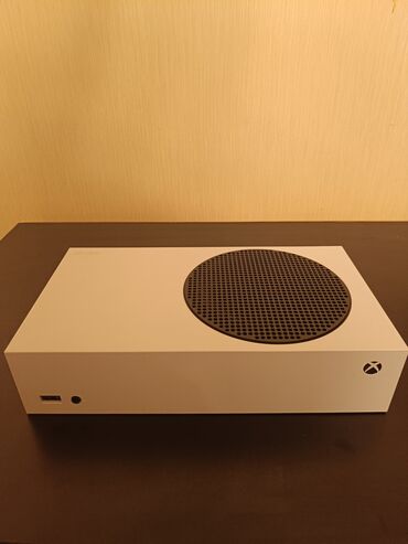 xbox pult: Xbox series S 512Gb 2 ay istifade olunub içinde 70 e yakın oyun