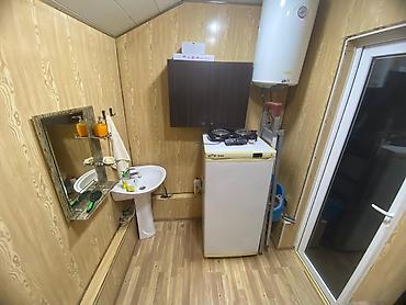 Kommersiya daşınmaz əmlakının satışı: Təcili satılır!!! Şəhərin mərkəzində 8 Noyabr metrosuna piyada 6-7 — 9