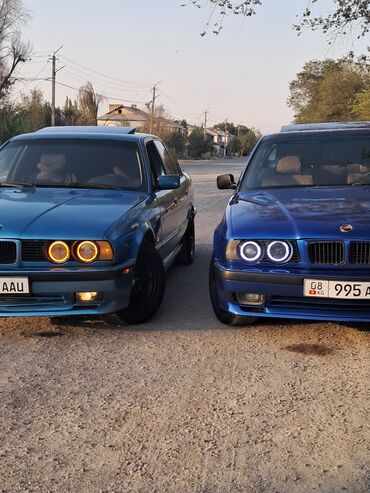 афто токмок: BMW 5 Series E34, седан, с ярким синим окрасом и доработанным внешним