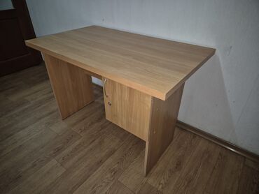 белый офисный стол: Жазуу үстөл, Колдонулган