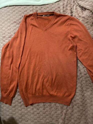 красный свитер: Мужская тонкая кофта почти не ощущается на теле мягкая, кораллового
