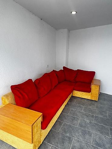 islenmis divan: Kunc divan normal veziyyetde yastiqlari goturende carpayi olur 130 azn — 2