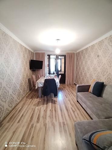 Daşınmaz əmlak: Salam içi dolu 3 otaqlı remontlu evdir Köhnə yevlax afdovaqzalın yanı — 1