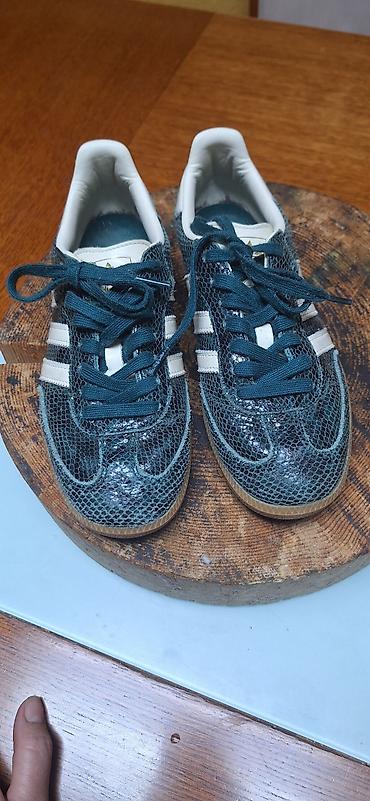 ugg čizme broj 42: Samba Adidas br 40 u odličnom stanju — 2