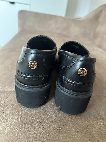la scarpa obuca: 🖤 Michael Kors mokasine Elegantne crne mokasine sa debljim đonom i — 3