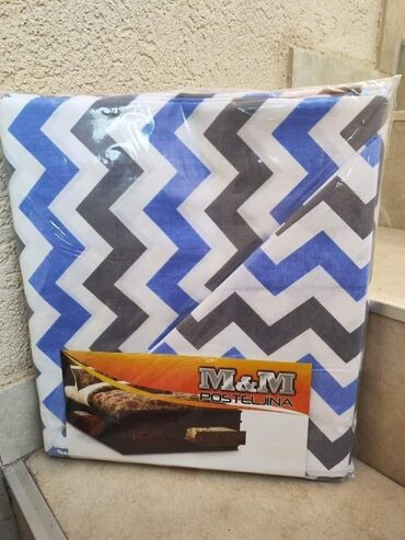 Posteljina: Cena 2400 din Pamučna posteljina Sadrzaj seta: -materijal 100% — 7