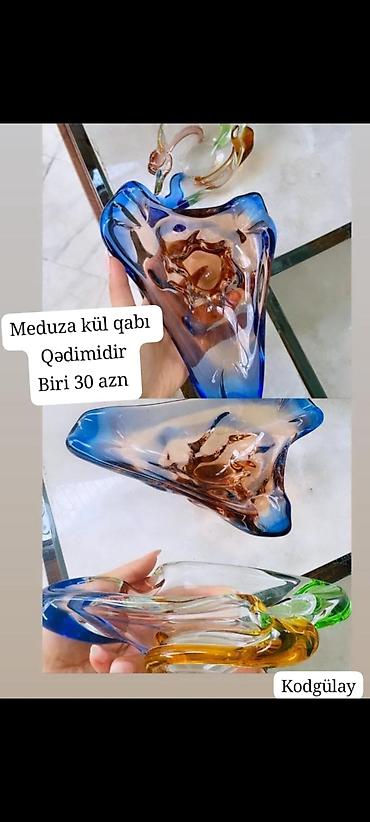steal a brainrot: Meduza dizaynlı kül qabı – qədimi şüşə sənəti nümunəsi. - Rəng — 1