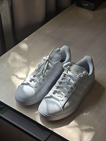 Айымдардын бут кийими: Кроссовкалар, 42, Adidas, Жаңы, түсү - Ак, Өзү алып кетүү, Акысыз жеткирүү — 1