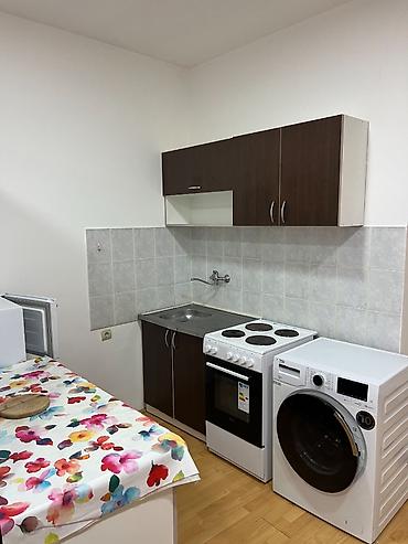 hotel zemun: Izdajem stan u ulici Nikole Grulovica 4b u centru naselja. Stan je — 3