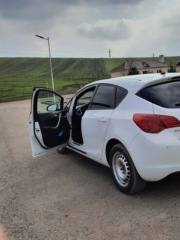 Opel: Opel Astra: 1.4 l | 2010 il 352000 km Sedan — 7