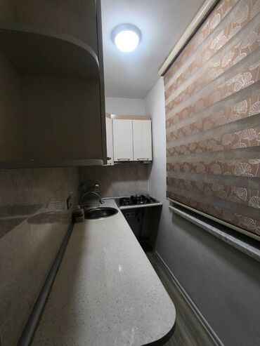 Uzunmüddətli kirayə mənzillər: 11-ci mikrorayonda, 5 mərtəbəli binanın 4-cü mərtəbəsində yerləşən — 12