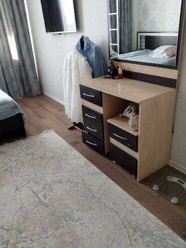 Dolablar: Açılan, 6 qapı Düz dolab, Qarderob, paltar dolabı