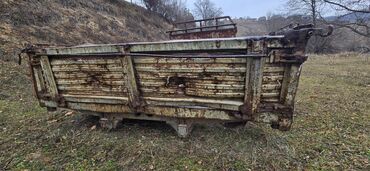 Yük maşınları üçün qoşqular: Bortları açılan kuza. Uzunluğu 4,3 m Eni 2,5 m Tam dəmir kuza — 1