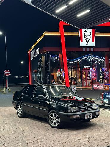 буксир машина: Volkswagen Vento: 1993 г., 1.8 л, Механика, Седан — 1