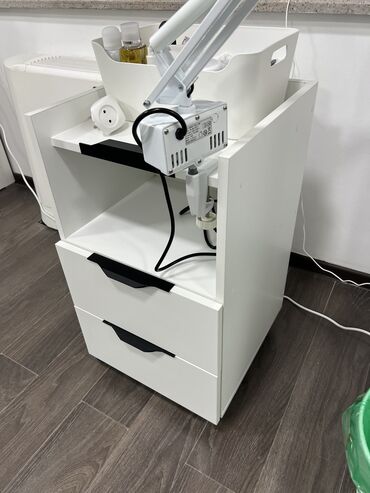 Другое оборудование для салонов красоты: Маникюрный стол Полки под лаки Лабораторный шкаф Шкаф под сухожар — 16