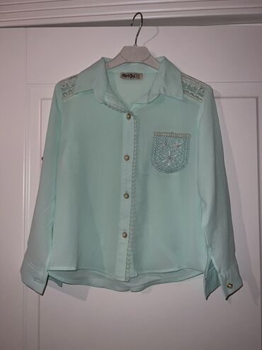 Kişi ayaqqabıları: 7-8 yaş qız uşaqları üçün köynək Təzədir Qiymət: 15 manat Əlaqə