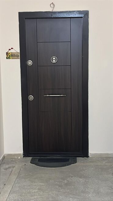 Furnitura və aksessuarlar: Seyf qapi 180azn. Olcu 95×2.15sm. Yenidir. Sokulub. Unvan Ehmedli