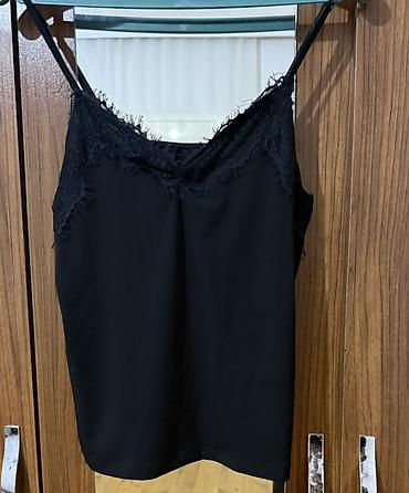Futbolka və maykalar: Qara krujeva detallı qadın topu - Model: spaghetti qayışlı, V-kəsimli — 2