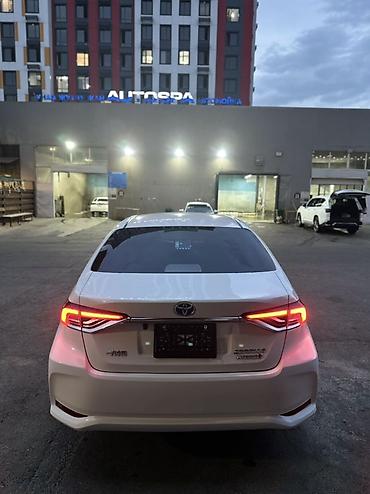 св: Toyota Corolla: 2019 г., 1.8 л, Вариатор, Гибрид, Седан — 5