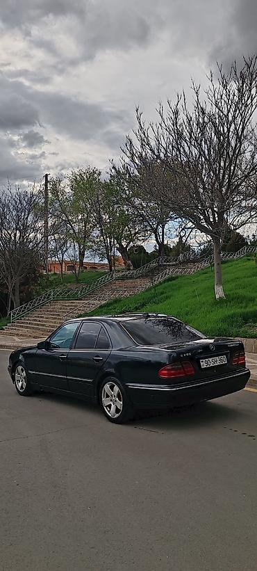 mercedes benz 208 d: Mercedes-Benz E 200: 2 l | 2001 il Sedan — 2