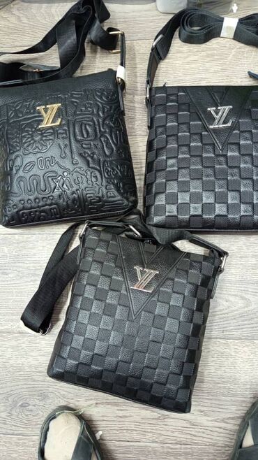 брендовые одежды: Барсетки louis vuitton
Кожаный материал 
торг уместен