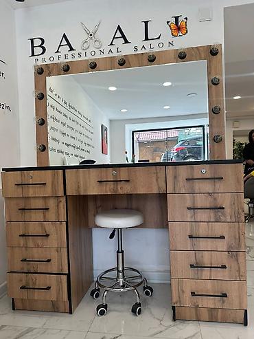 berber masası: Salon güzgüsü – professional bərbər və gözəllik salonları üçün iş — 1