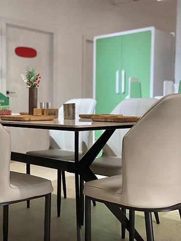 Кухонные столы: Обеденный стол с керамической столешницей под белый мрамор - — 6