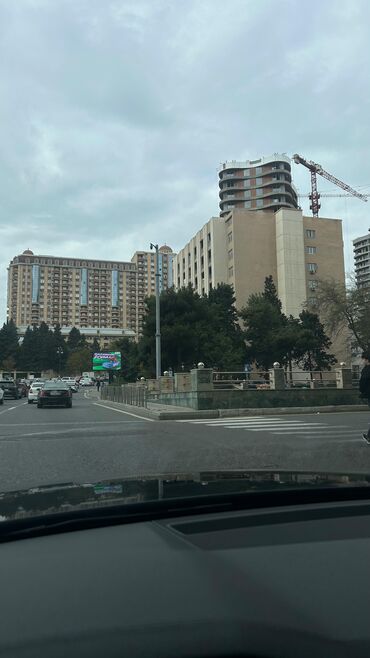 Uzunmüddətli kirayə mənzillər: 1 otaqlı mənzil – mərkəzi ərazi Xüsusiyyətlər: - Studia tipli geniş — 8