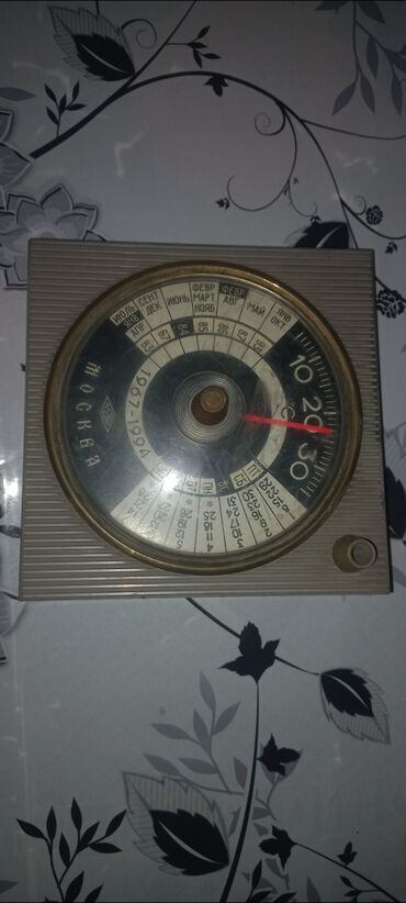 антиквар: Советский комнатный термометр календарь,этот предмет узнаёть какой